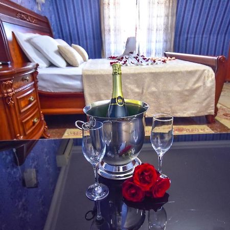 Hotel Chao バトゥーミ エクステリア 写真