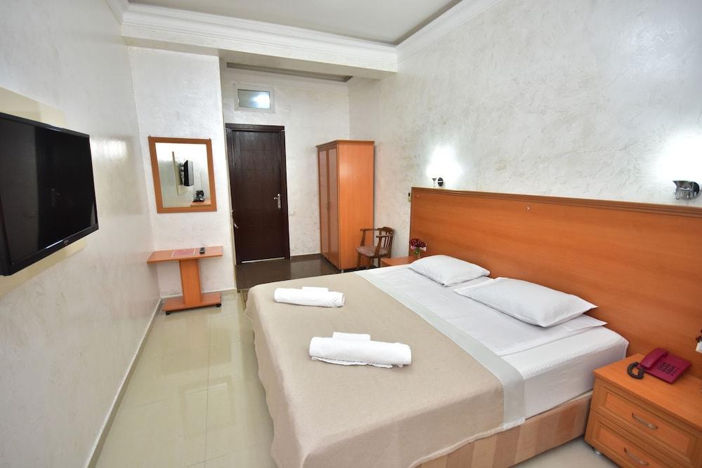 Hotel Chao バトゥーミ エクステリア 写真