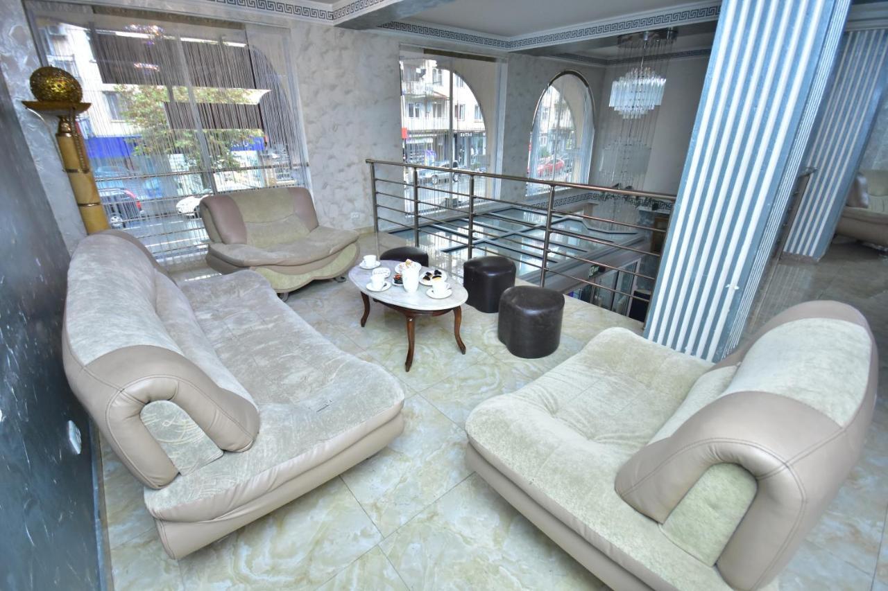Hotel Chao バトゥーミ エクステリア 写真