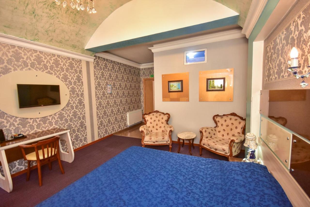 Hotel Chao バトゥーミ エクステリア 写真