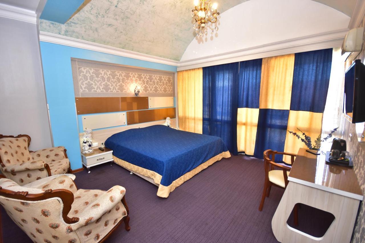 Hotel Chao バトゥーミ エクステリア 写真