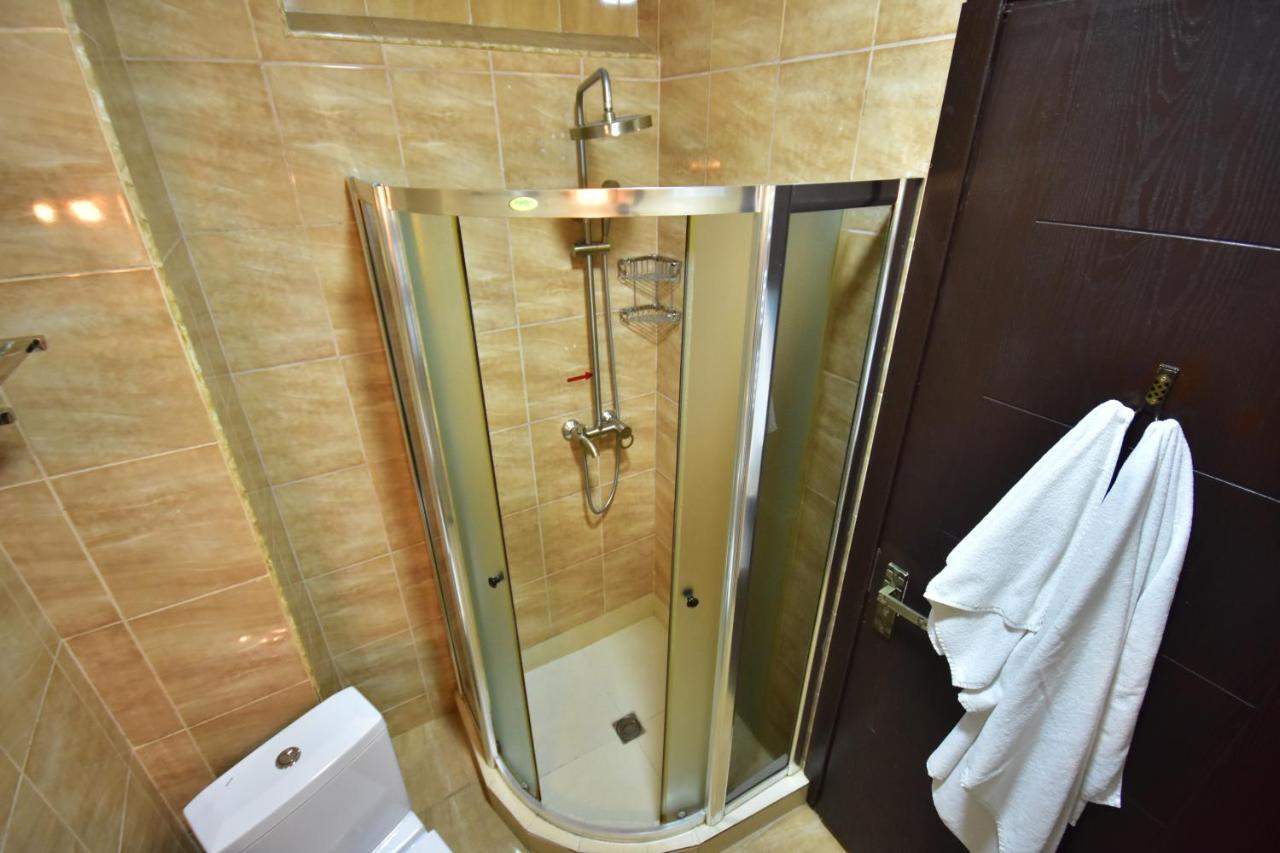 Hotel Chao バトゥーミ エクステリア 写真