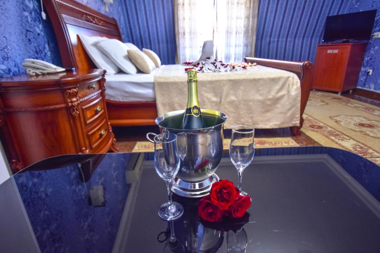 Hotel Chao バトゥーミ エクステリア 写真