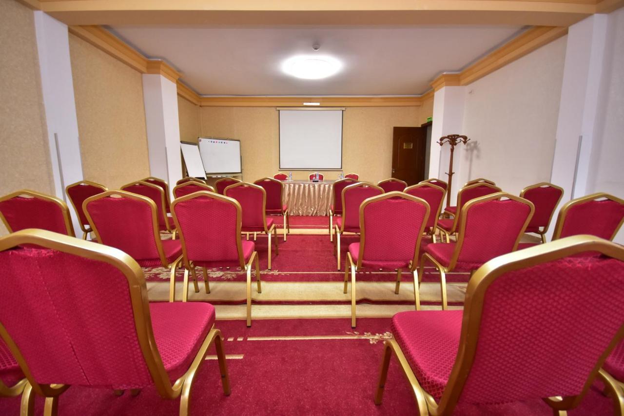 Hotel Chao バトゥーミ エクステリア 写真