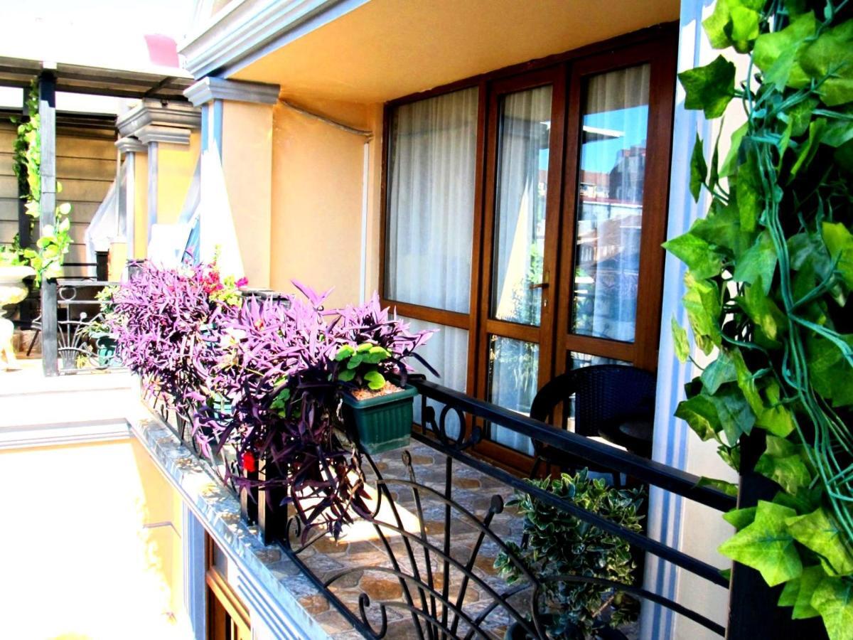 Hotel Chao バトゥーミ エクステリア 写真