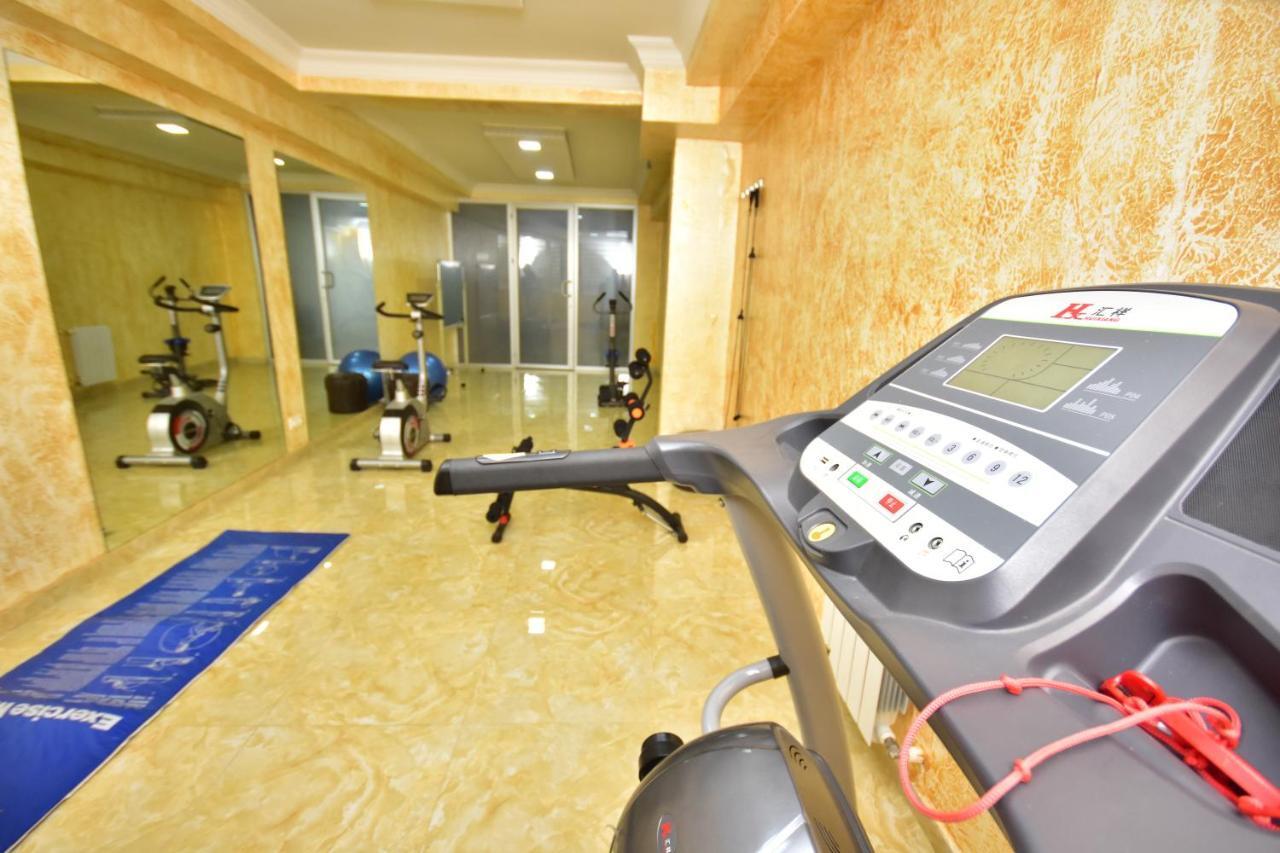 Hotel Chao バトゥーミ エクステリア 写真