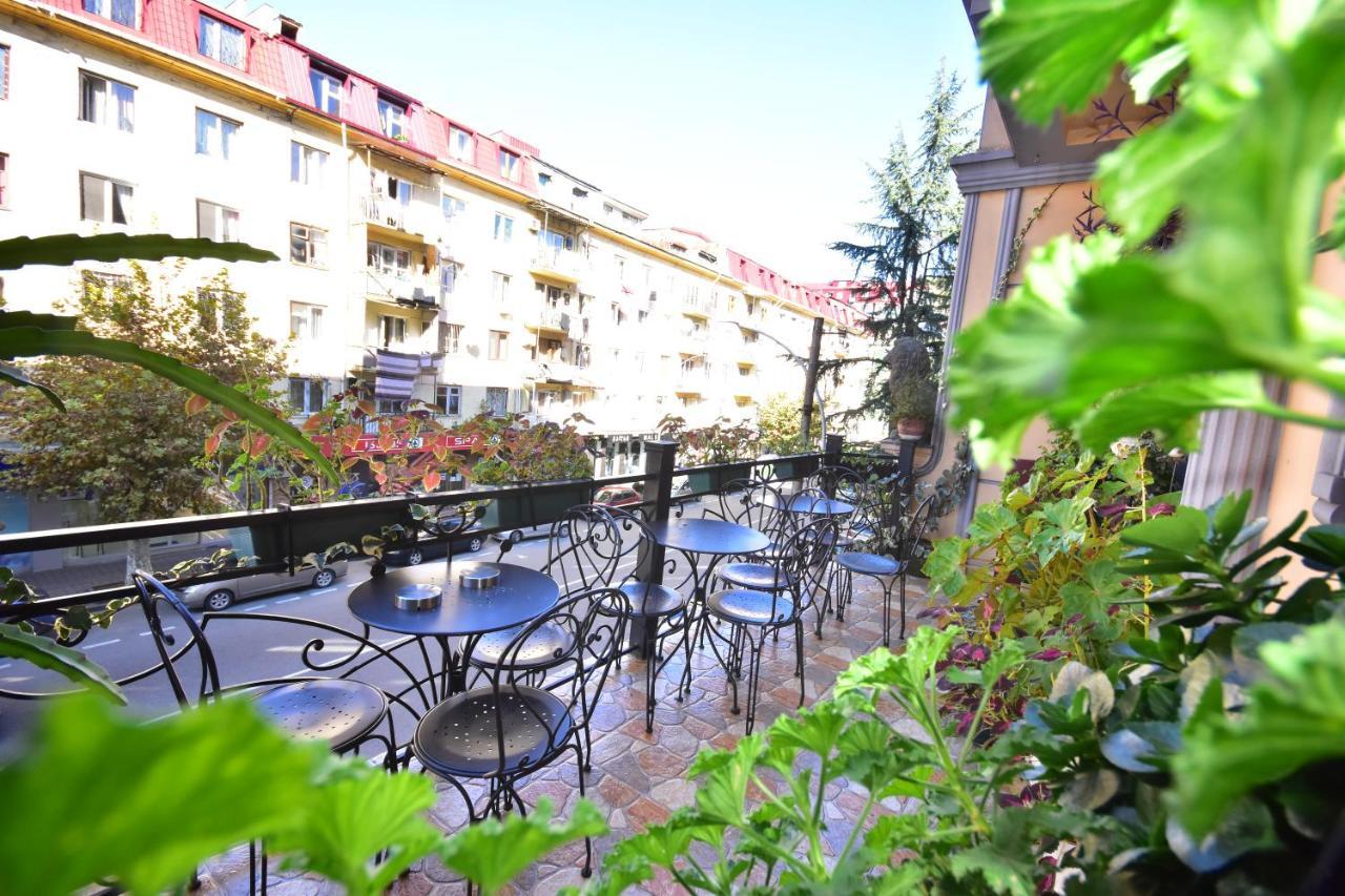 Hotel Chao バトゥーミ エクステリア 写真