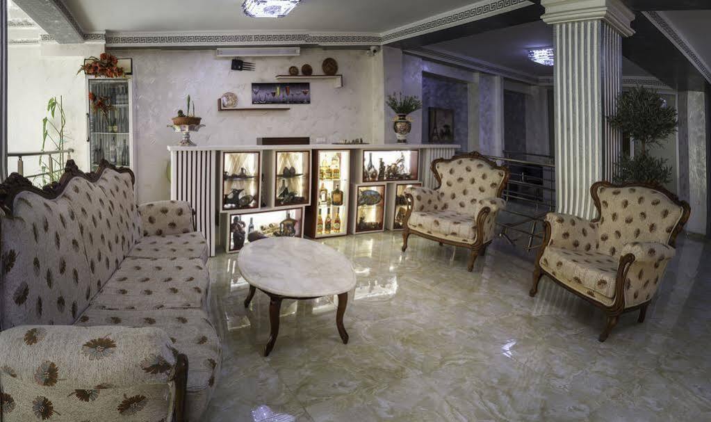 Hotel Chao バトゥーミ エクステリア 写真