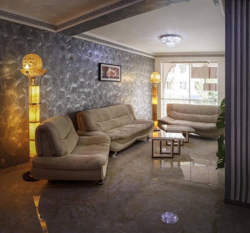 Hotel Chao バトゥーミ エクステリア 写真